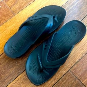 CROCS Women’s Flip Flops in Classic Black Size 7 Women